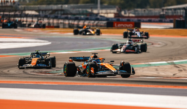 McLaren dışında birkaç takım daha arka kanadını değiştirmiş