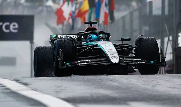 Russell: “İçgüdülerime güvenip pistte kalmalıydım”