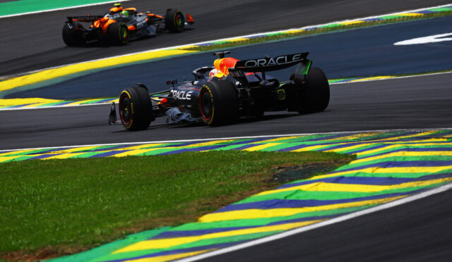 Red Bull, McLaren’i “lastiklerine su basmakla” ile suçladı!