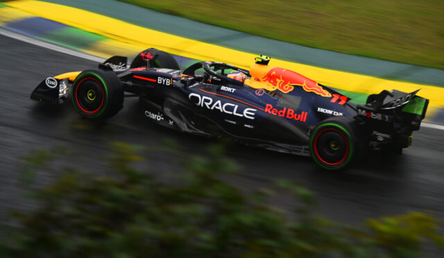 Verstappen kızgın: “Bir araba duvara vuruyorsa, hemen kırmızı yanmalı”