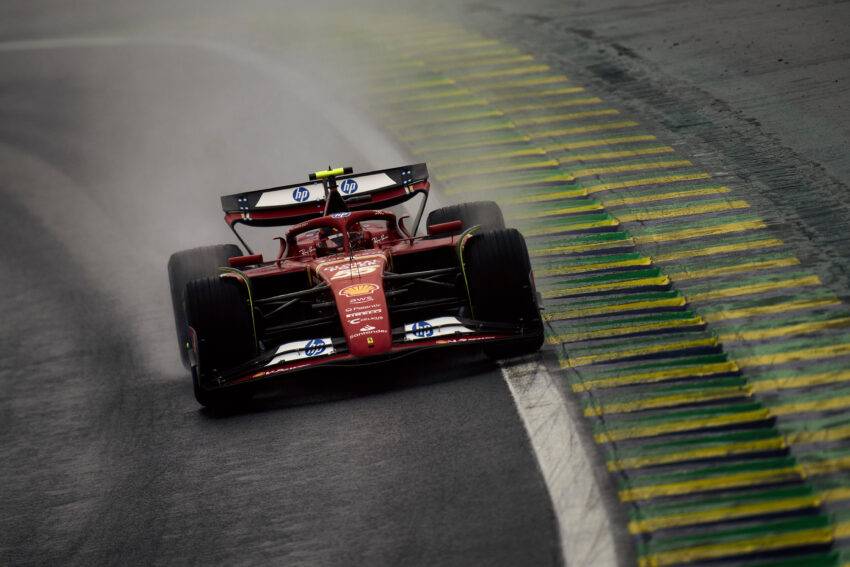 Sainz: “Normalde ıslak zeminde iyi bir pilotum ancak bu araçla değilim”