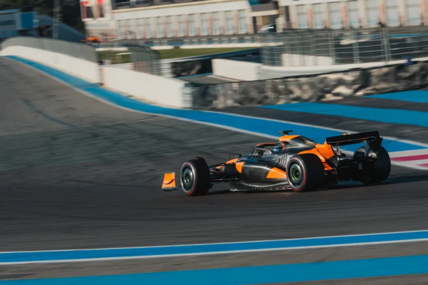 De Vries, McLaren ile F1 testi yaparken görüntülendi