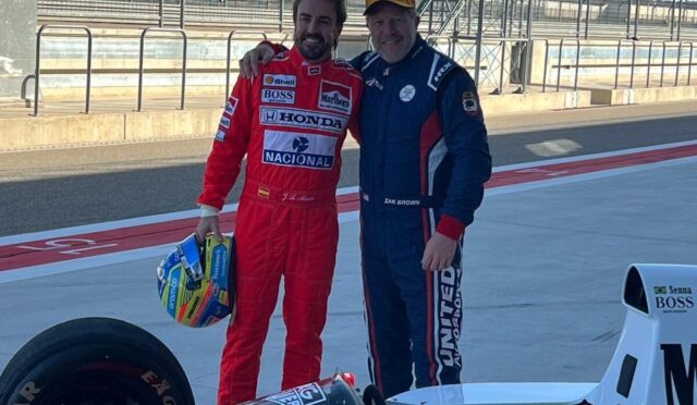 Alonso, McLaren kokpitine geri döndü!