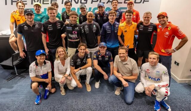 F1 pilotları bir araya geldi – Verstappen ve Russell, yan yana fotoğraf çektirdiler