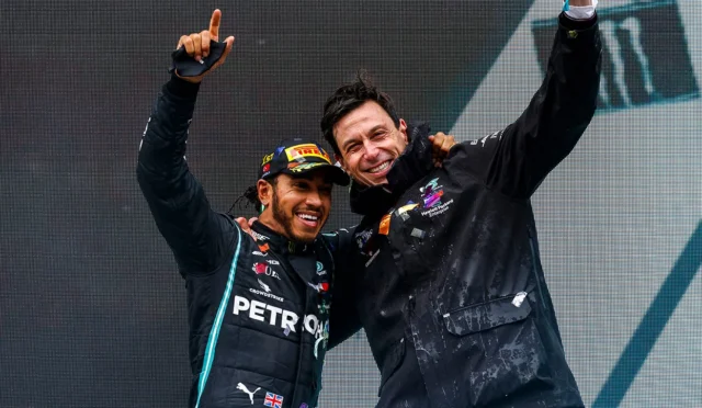 Toto Wolff’un Hamilton – Ferrari açıklaması: “İkonik görüntülerdi”
