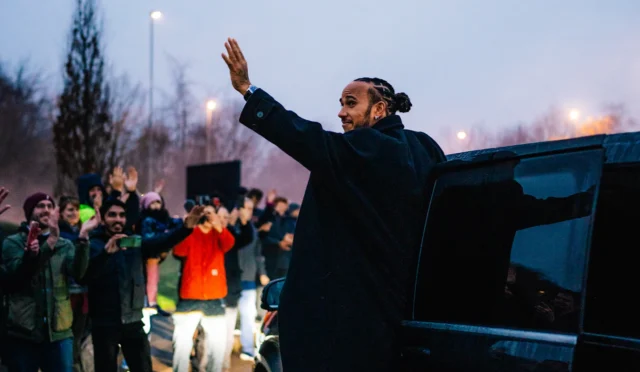 Hamilton, Mercedes çalışanlarına seslendi: “Size inanmaya devam edeceğim”