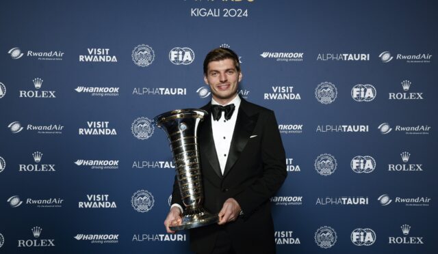 Verstappen, 2024 F1 şampiyonluk kupasını aldı