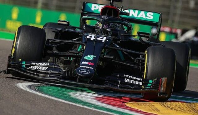 Lewis Hamilton, Mercedes’in siyah tasarıma geçiş anını anlattı