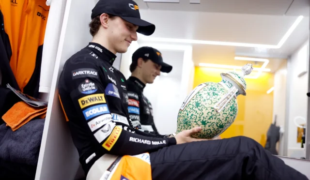 Piastri, McLaren ile ilk anlaşmasını otoparkta imzalamış