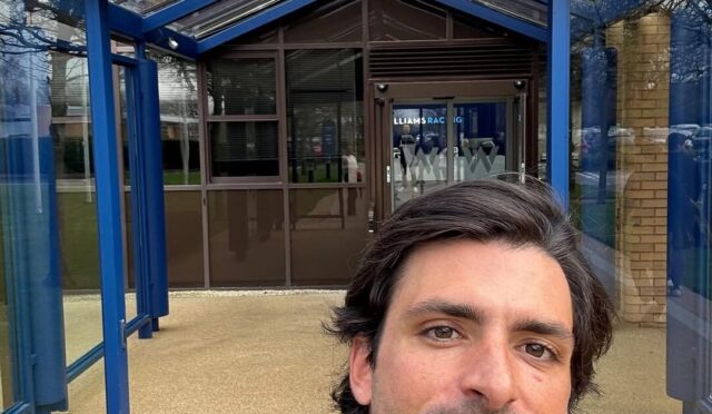 Carlos Sainz, Williams F1 fabrikasında çalışmaya başladı