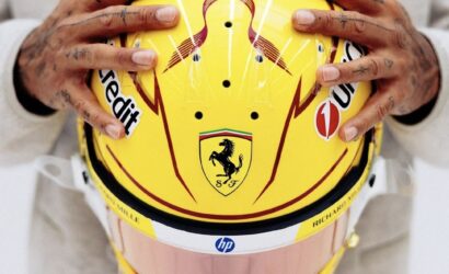 Lewis Hamilton Ferrari kaskı