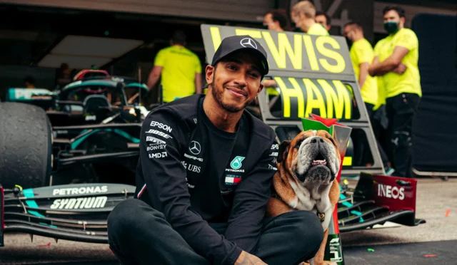 Mercedes F1, “Hamilton’ın mirası” olan siyah renkle devam edecek
