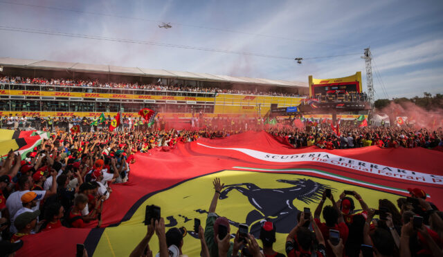 F1 Efsanesi Fittipaldi: “Lewis Hamilton Ferrari için yarışırken, tüm İtalya durup onu izleyecek”