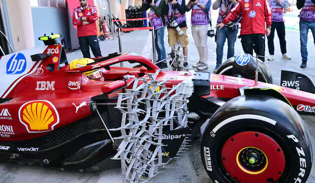 Lewis Hamilton, Ferrari ile ilk kez resmi bir seansa çıktı