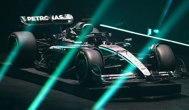 Mercedes, 2025 F1 aracı W16’nın renk düzenini tanıttı!