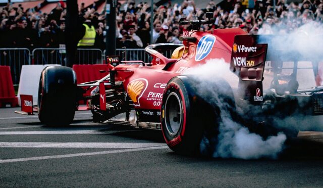 Vasseur: “Ferrari için şampiyonluğun anahtarı, olumsuz anları yönetmek olacak”