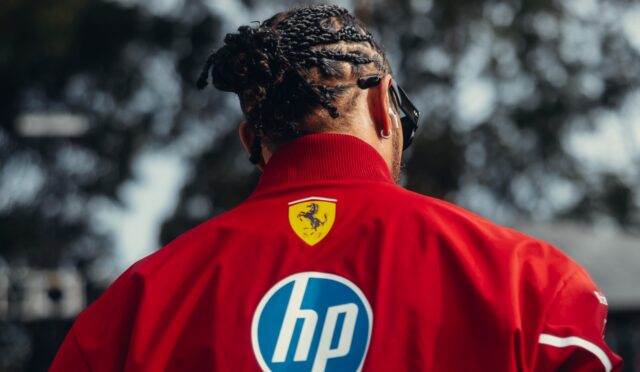 Steiner: “Ferrari, Lewis Hamilton gerçeğiyle yüzleşiyor”