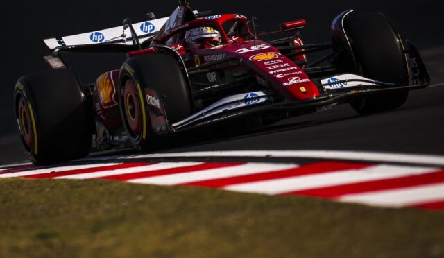 Leclerc, ilk virajları dönüşte zorlanması nedeniyle geride kalmış