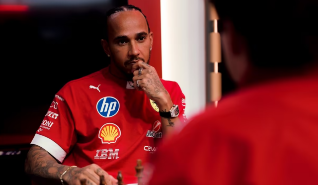 Hamilton: “Yıllardır pit yolunda Ferrari garajına bakarak geçerdim, şimdi ise içindeyim!”