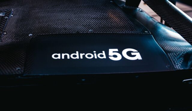 McLaren, F1 araçlarındaki dijital reklam panellerini neden kaldırdı?