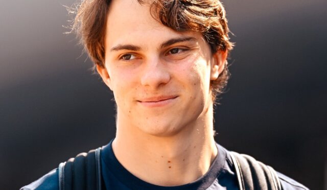 Piastri, Russell’ın “abartılı” McLaren üstünlüğü iddialarını reddetti!