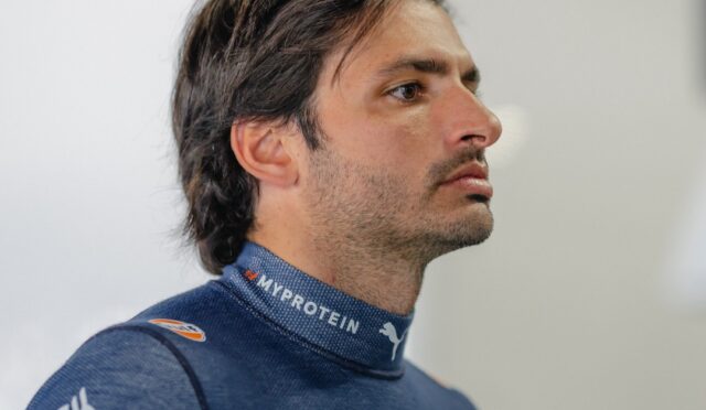 Sainz, Hamilton’ı engellediği için 3 sıra cezası aldı