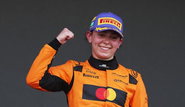 F1 Academy Cidde: McLaren sürücüsü Ella Lloyd, ilk zaferini kazandı