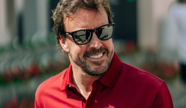 Alonso’dan daha önceki F1 şampiyonlarına gönderme: “Verstappen, daha zorlu bir şekilde kazandı”