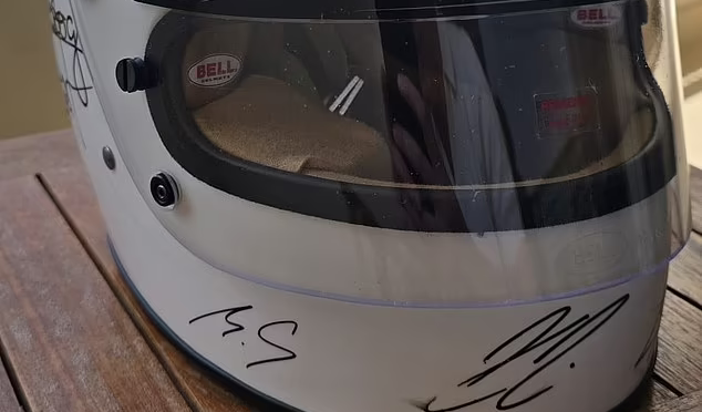 Michael Schumacher, kayak kazasının ardından ilk kez “imzasıyla” varlığını gösterdi!