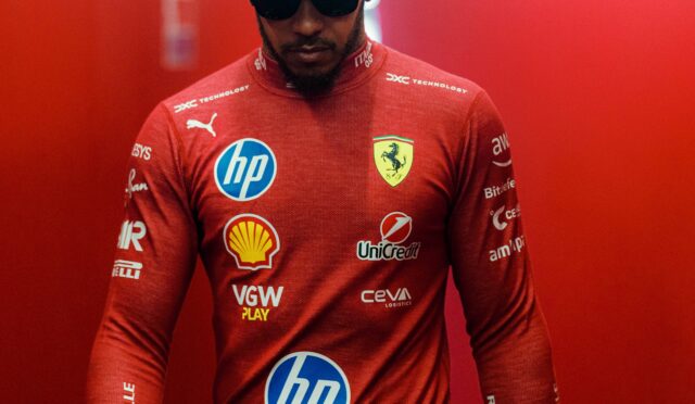 “Hamilton, Ferrari aracında rahat görünmüyor”