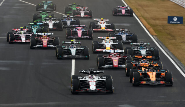 F1 yöneticisinden V10 motorlara dönüş uyarısı: “Jurassic Park’a geri dönmeyelim”