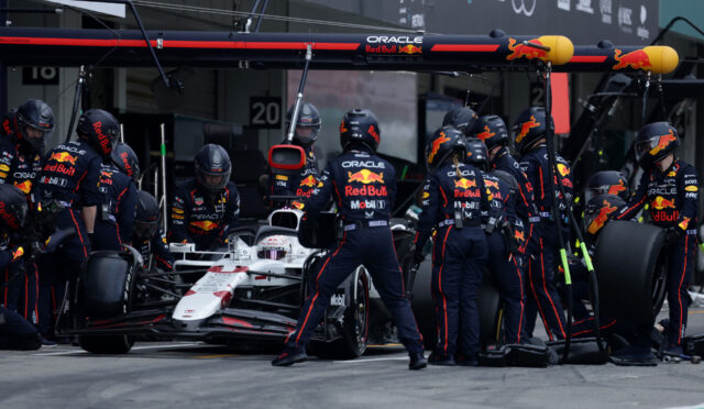 Verstappen, Japonya’da yedek personel nedeniyle galibiyeti kaybediyormuş