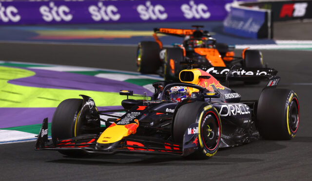 Verstappen, 10 sn ceza almaktan ilk tur olduğu için kurtulmuş