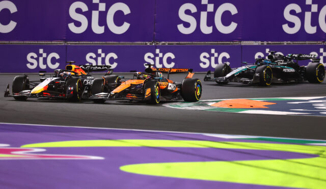 McLaren: “Red Bull, Suudi Arabistan GP’sinde Verstappen’e liderliği bırakmasını söylemeliydi”