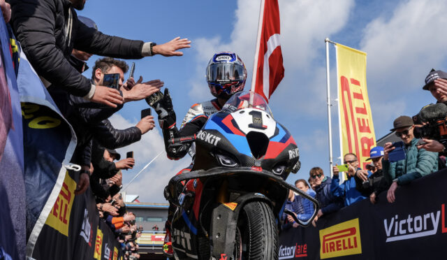 Toprak Razgatlıoğlu, Assen Superpole yarışını kazandı, Bulega yarış dışı kaldı!