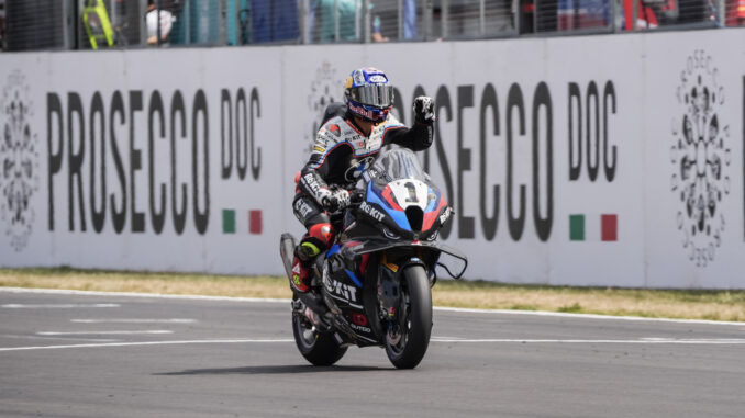 55458_R7_JDR_WSBK_ACTION