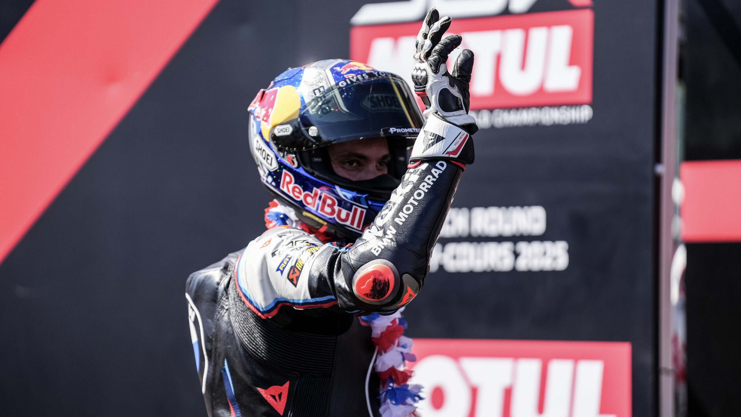 Toprak Razgatlıoğlu Magny-Cours’ta üçlü zafer serisini sürdürdü
