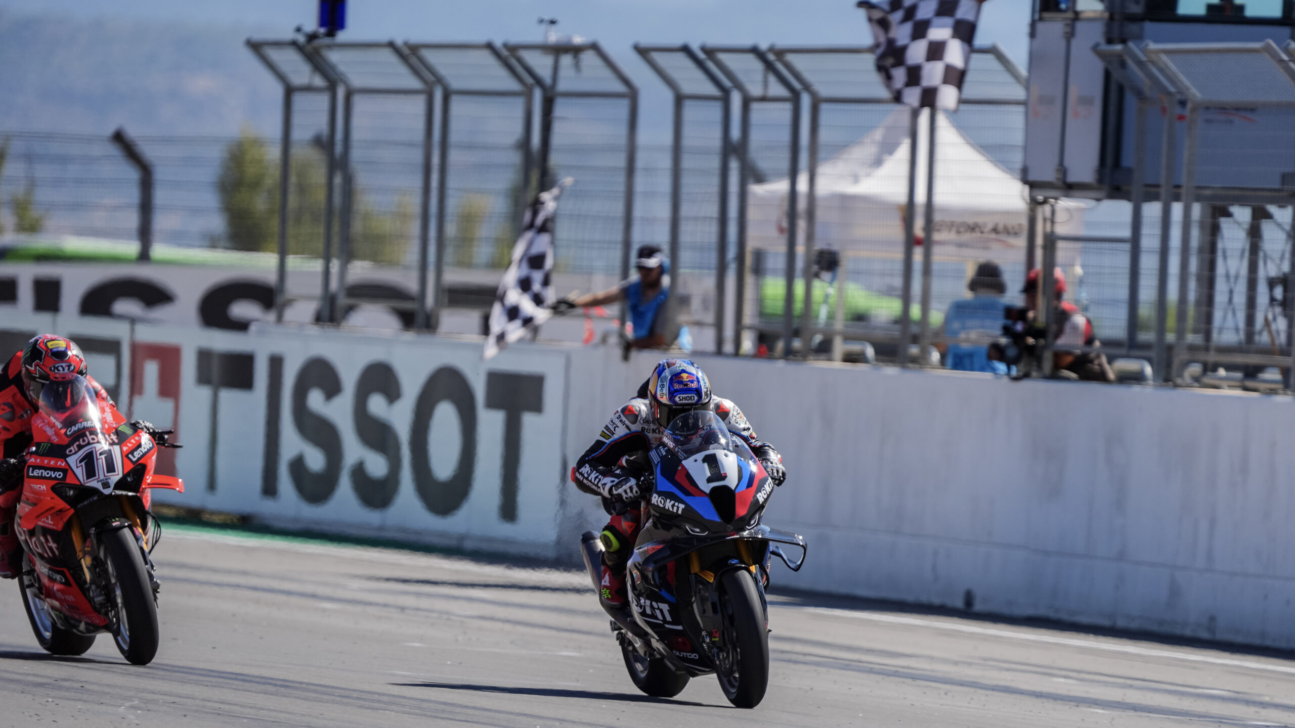 Toprak Razgatlıoğlu Aragon’da ilk WorldSBK zaferini 0.030 saniye farkla aldı