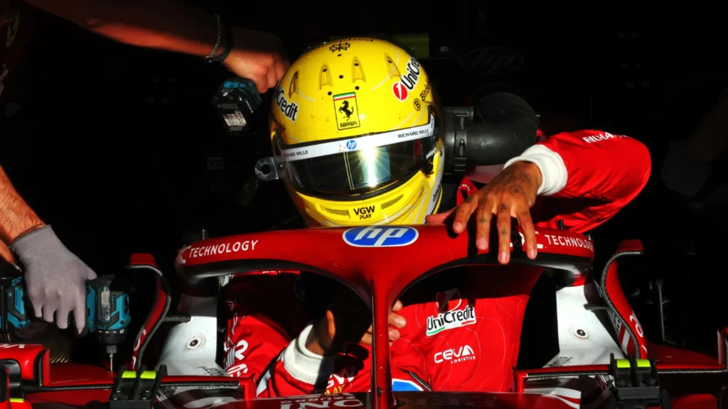 Lewis Hamilton Ferrari ile zorlu başlangıcını duygusal yolculuk olarak görüyor