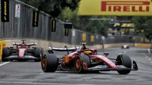 Hamilton Ferrari takım emrini Bakü’de kaçırdı Leclerc tepki göstermedi