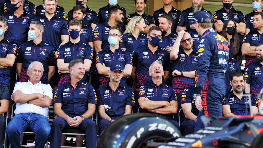 Christian Horner Red Bull’dan ayrıldı dev tazminatla veda etti