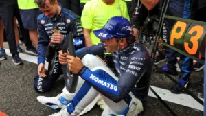 Carlos Sainz Azerbaycan podyumuyla Alain Prost’un özel F1 rekoruna ortak oldu