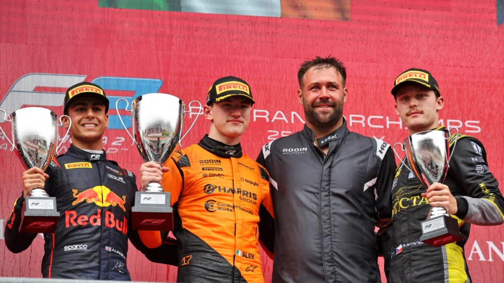Alex Dunne Red Bull ilgisini McLaren için koz olarak kullanabilir