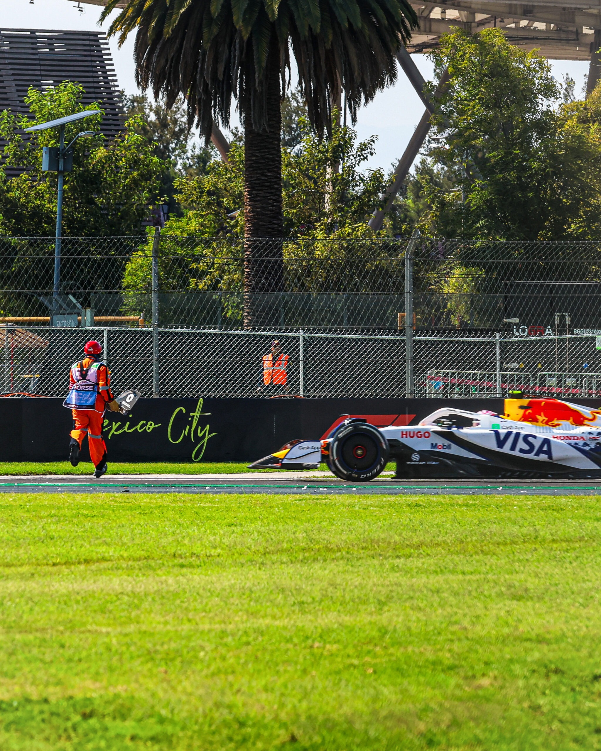 FIA, F1 Meksika Grand Prix’sindeki Tehlikeli Olay İçin Açıklama Yaptı