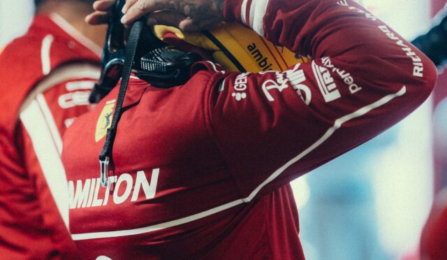 Lewis Hamilton, Max Verstappen olayıyla ilgili 10 sn cezası nedeniyle hayal kırıklığı yaşıyor