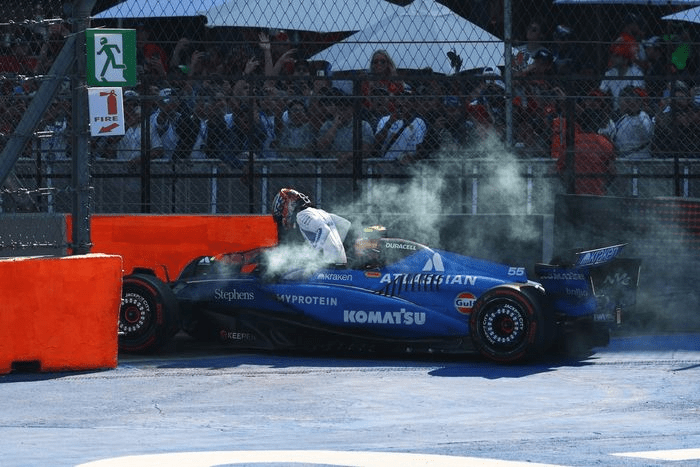 Liam Lawson, Meksika GP’sini ‘bitiren’ Carlos Sainz’ı Suçladı