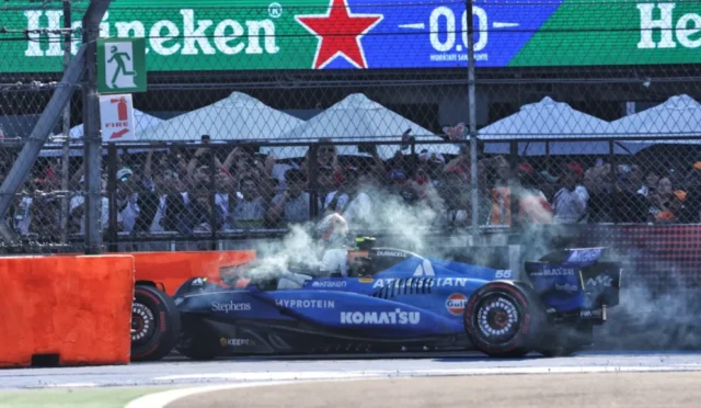 F1 Meksika GP’sinde Başlangıç Teması Carlos Sainz’a İki Hız İhlali Cezası Getirdi