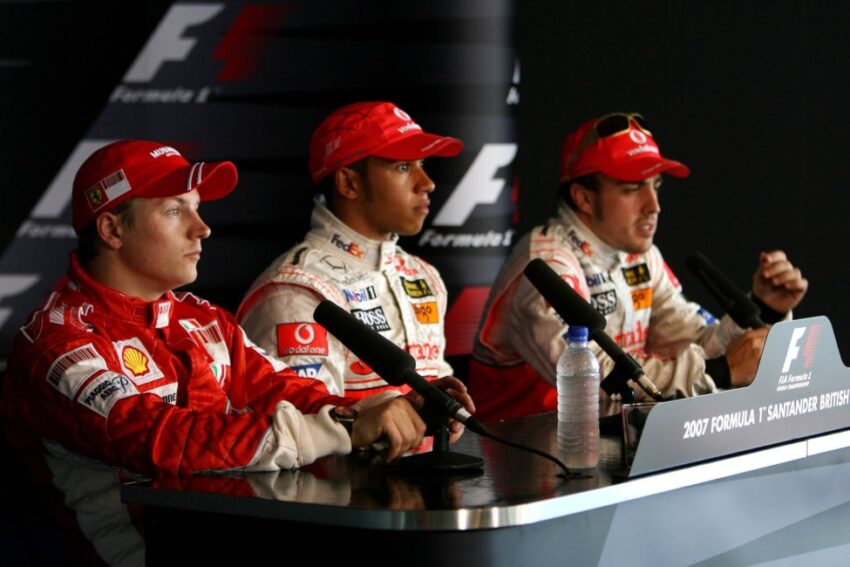 Lewis Hamilton’ın Şaşırtıcı Yenilgisi, Max Verstappen’in Şampiyonluk Zaferinin Mümkün Olduğunu Kanıtlıyor