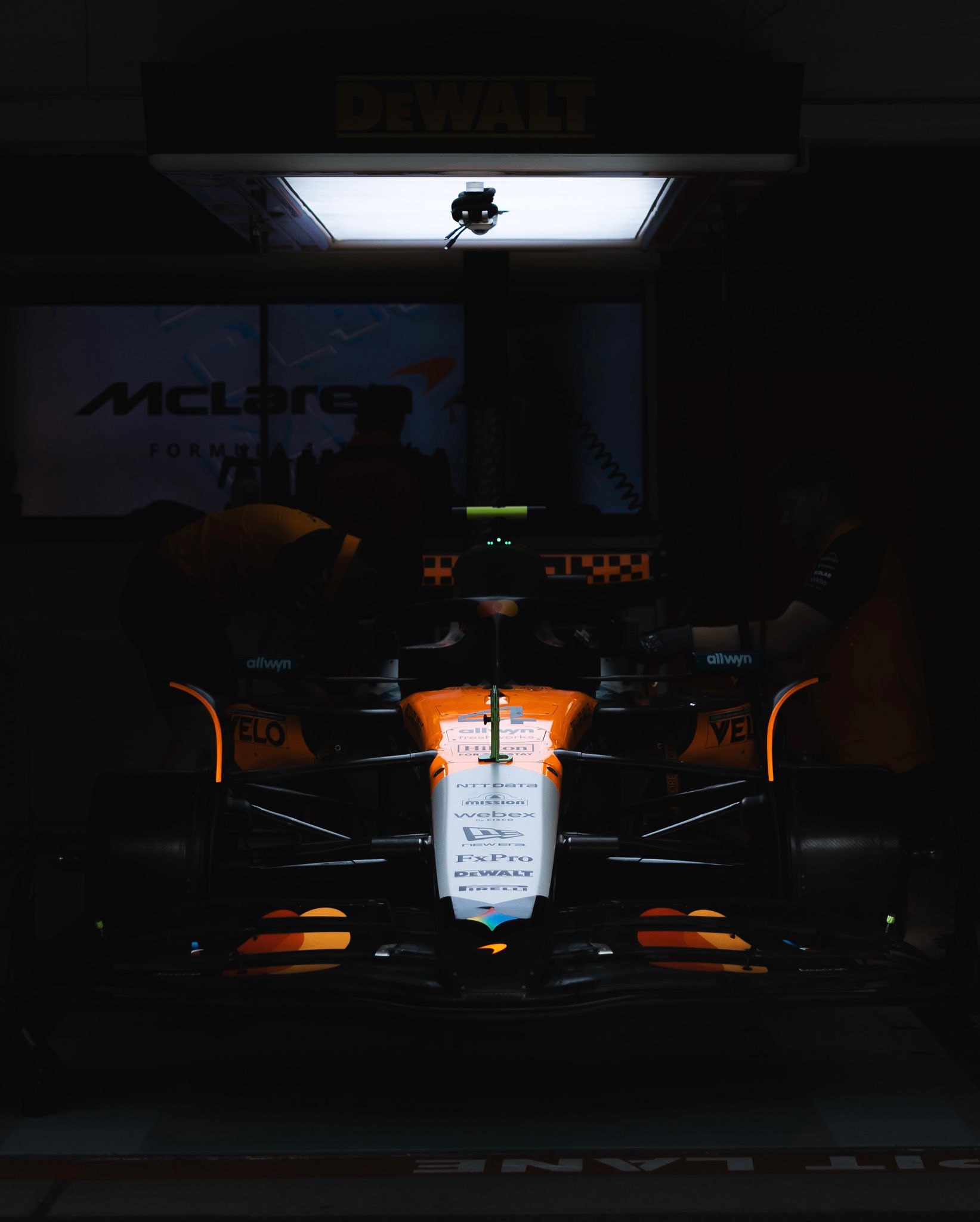 McLaren CEO’su Zak Brown: Max Verstappen Şampiyonluk Mücadelesinde “Rahatsız Edici Kadar Yakın”