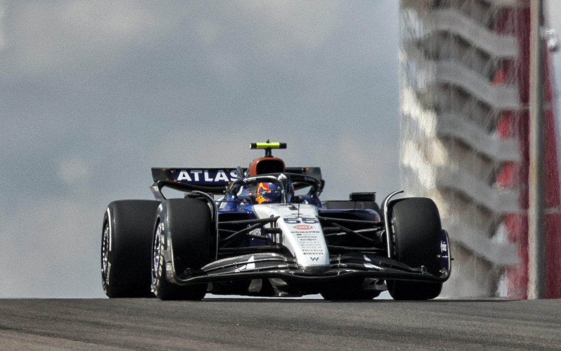 Carlos Sainz, Amerika Grand Prix’sinde Şanzıman Sorunu Nedeniyle FP1 Seansını Erken Sonlandırdı